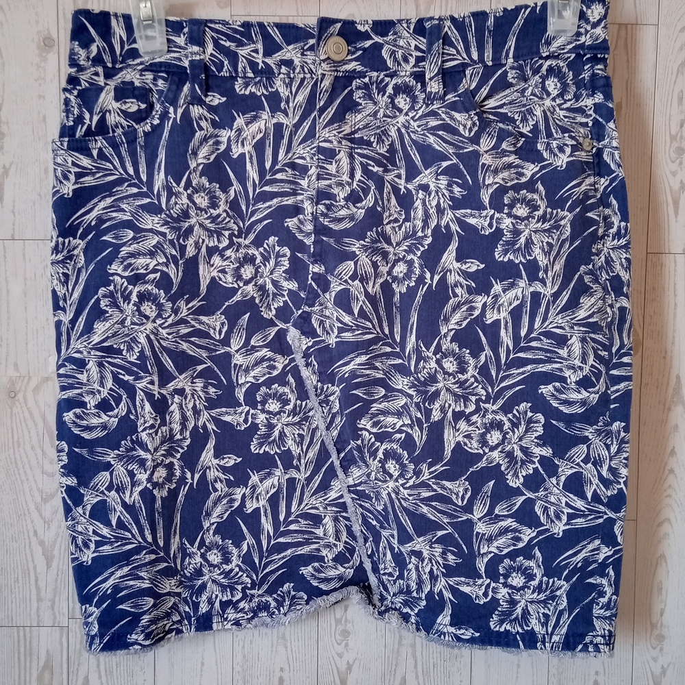 Tommy Bahama Floral Patterned Skirt Women's Size 8 Cross Front